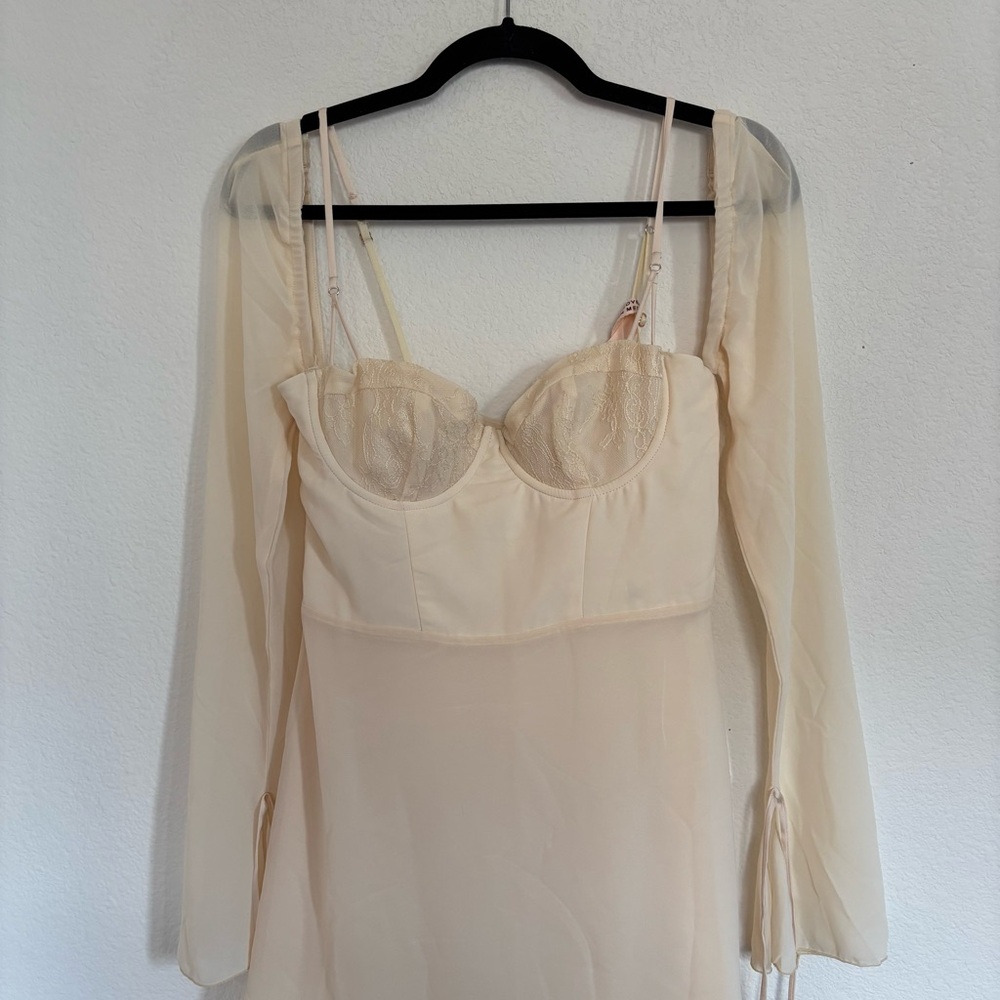 Oh Polly Veronique Long Sleeve Lace Cup Mini Dress Ivory NWT - Picture 3 of 8